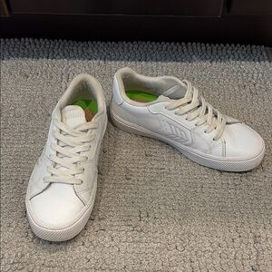 All White Cariuma Salvas